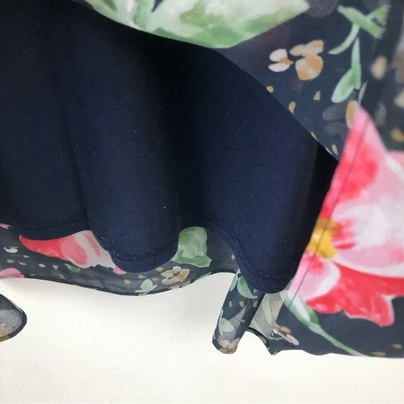 Cabi Floral Cold shoulder top in Fairytale Floral size: M - Picture 8 of 13